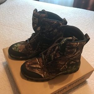 Irish Setter by Red Wings hunting shoes.